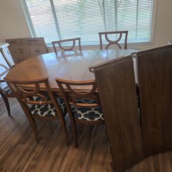 Vintage Dining Table & Chaires