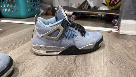 Air Jordan 4 University Blue