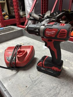 M18 18v Milwaukee Drill Charger Included