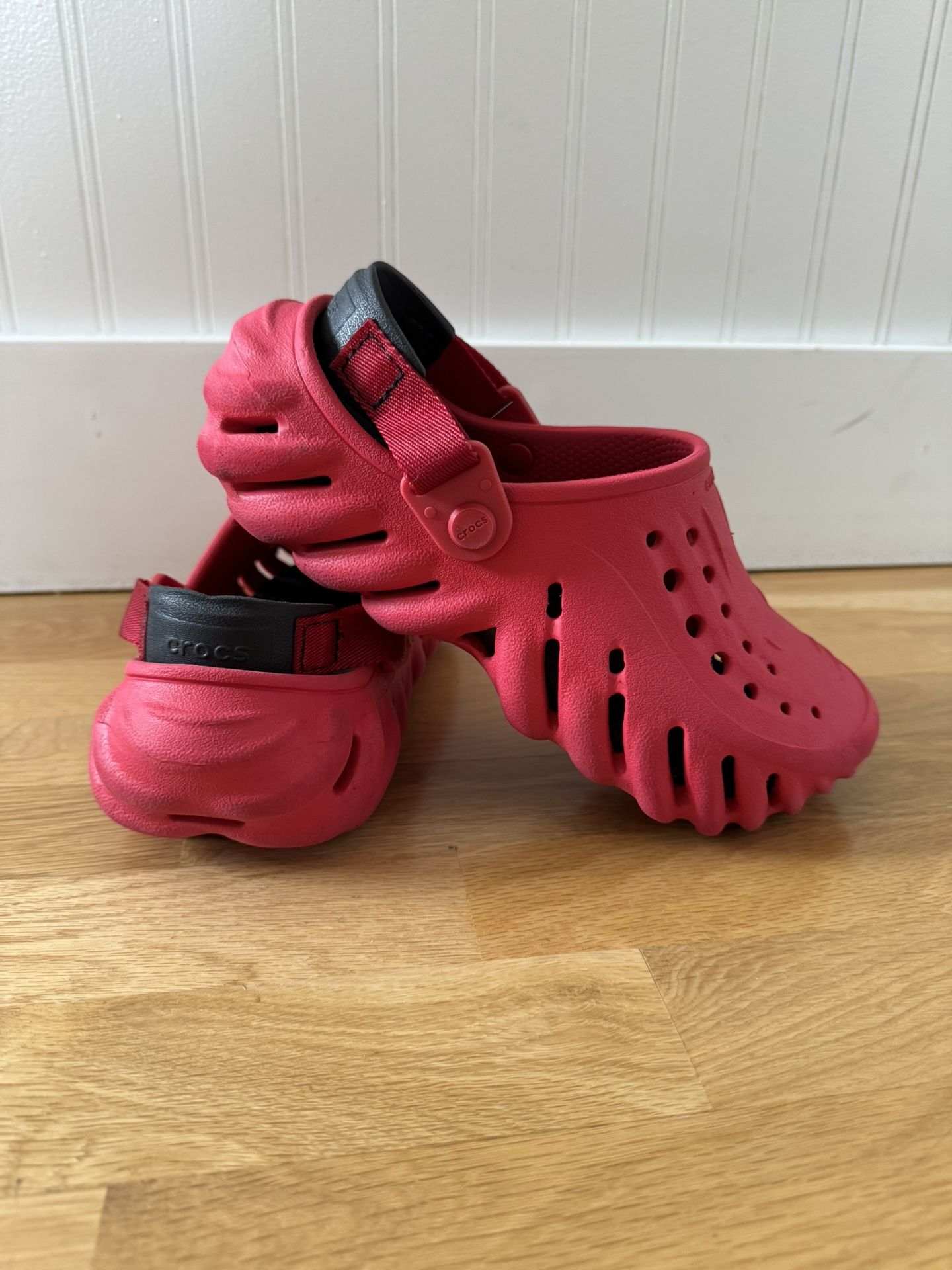 CROCS Echo Clog - Red - J 5