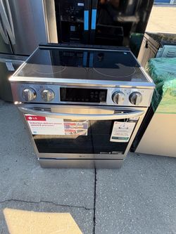 Stove  30 in. 6.3 cu. ft. Smart 4-Element Induction Slide-In Range Stainless Steel with ProBake Convection, Air Fry   950  New