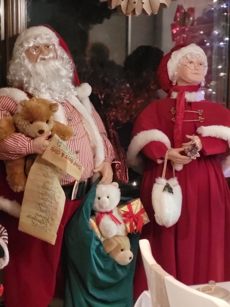 Mr And Mrs Santa Claus