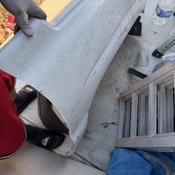 03-07 CHEVY SILVERADO PASSENGER FENDER