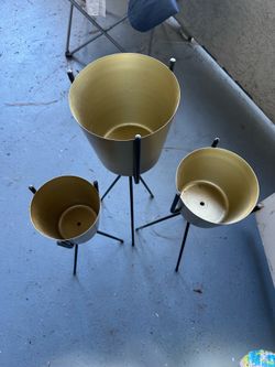 Plant pots