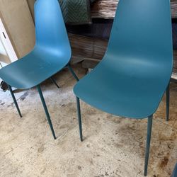8 Plastic Chairs