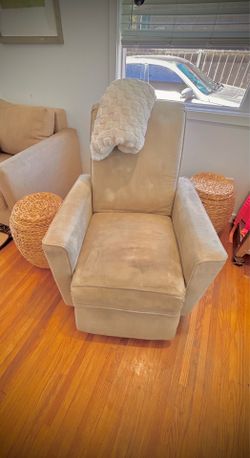 Modern Power Swivel Glider Recliner with USB – Excellent Condition