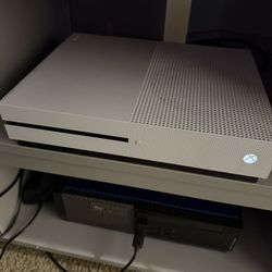 Xbox One S 500GB System W/  2 Controllers + Media Remote