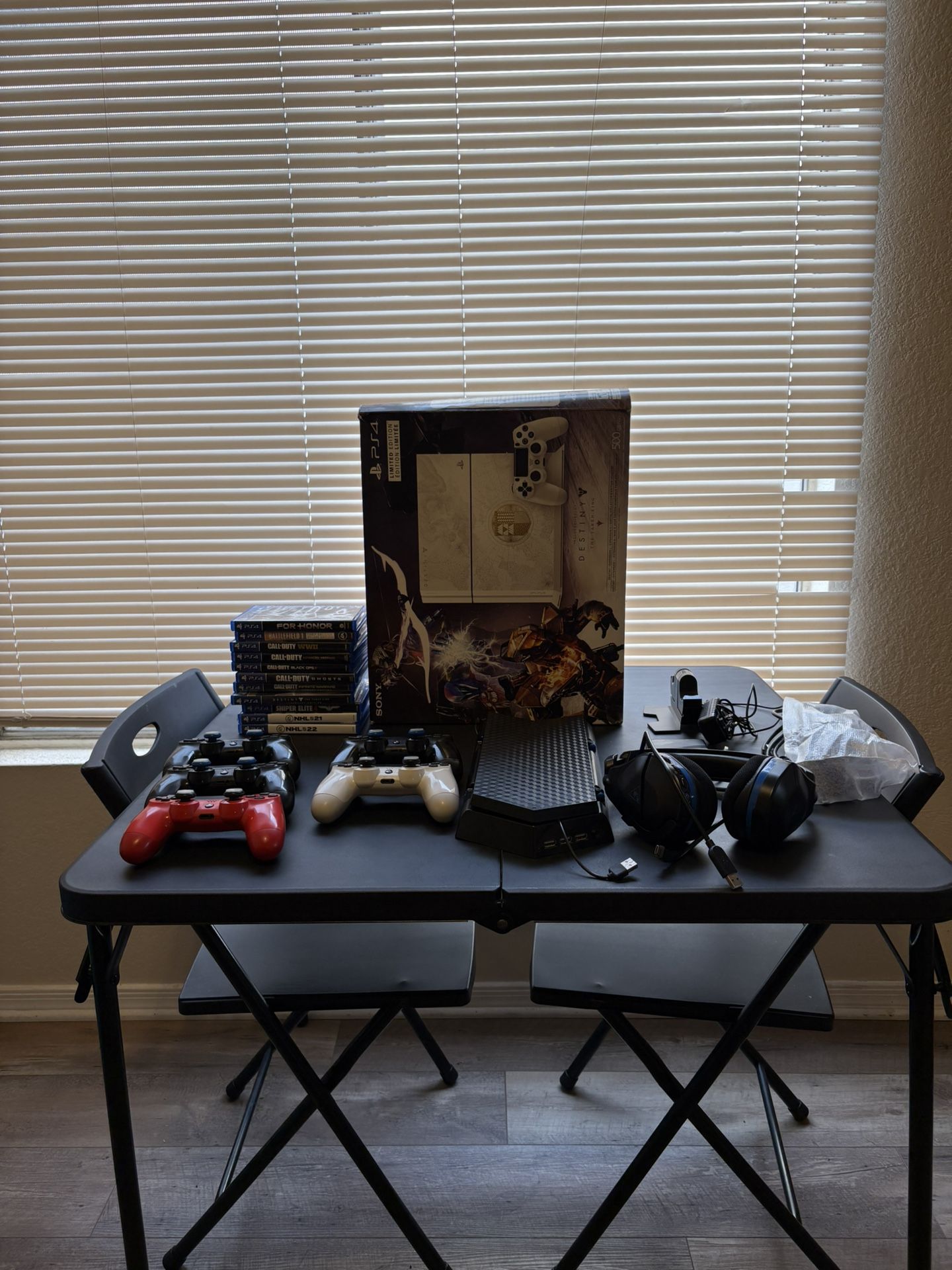 Destiny Taken King Collectible PS4 With 5 Controllers,external Hard drive,controller Charging Station And More