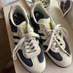 Size 7 1/2 Sambas 