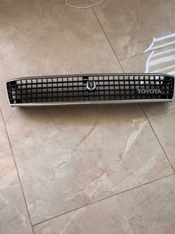1990 Vintage Toyota Cressida Grille with Emblem