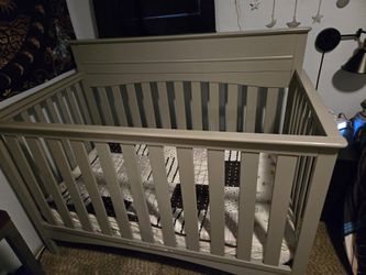 Crib Great Condition Last Pic Shows Lil Paint Off 