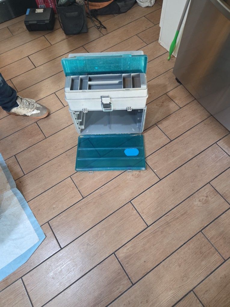 Play no fishing tackle box