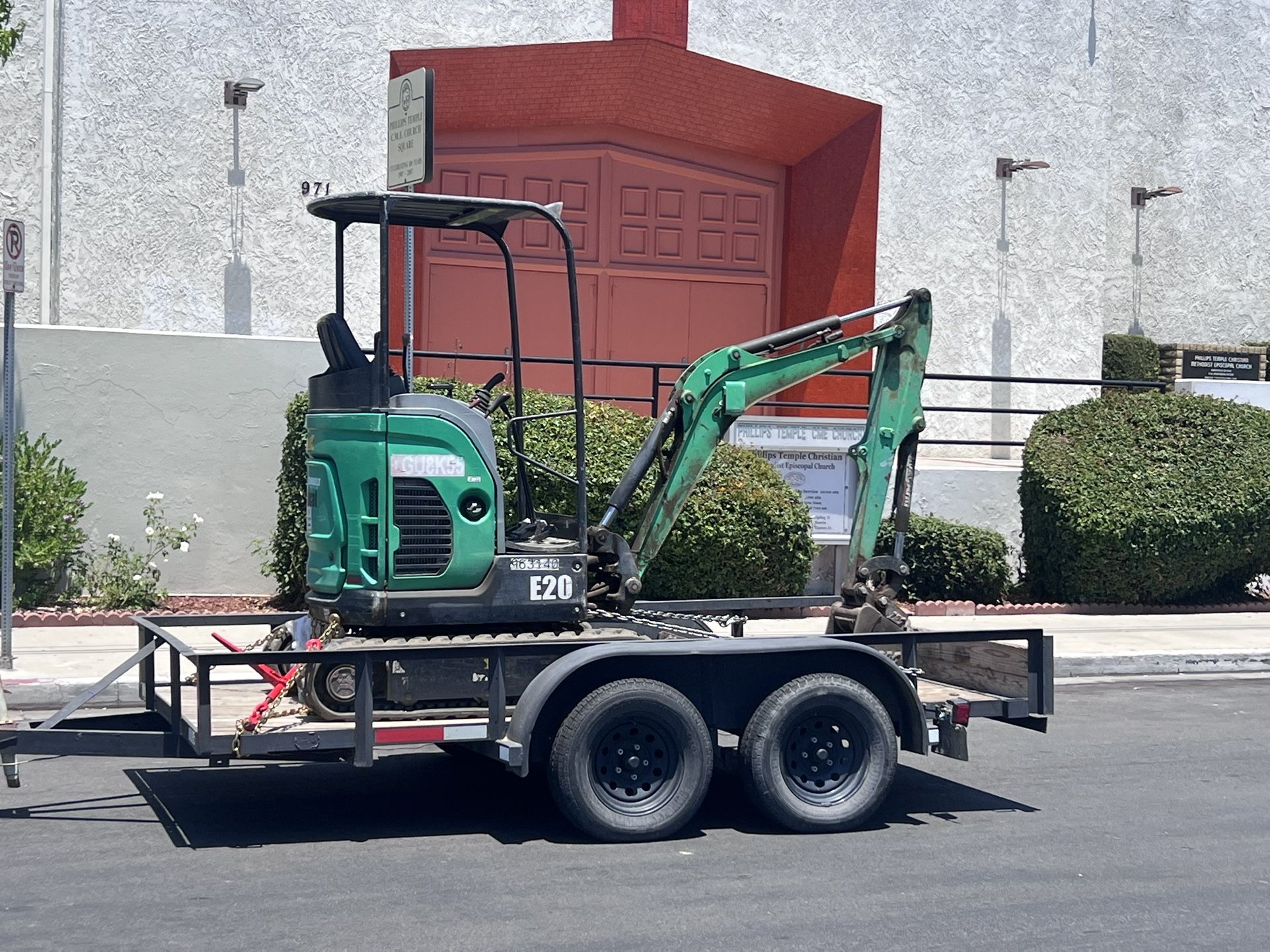 Excavadora….Excavator….$200.00 ,con Martillo,cucharon De 12& 18