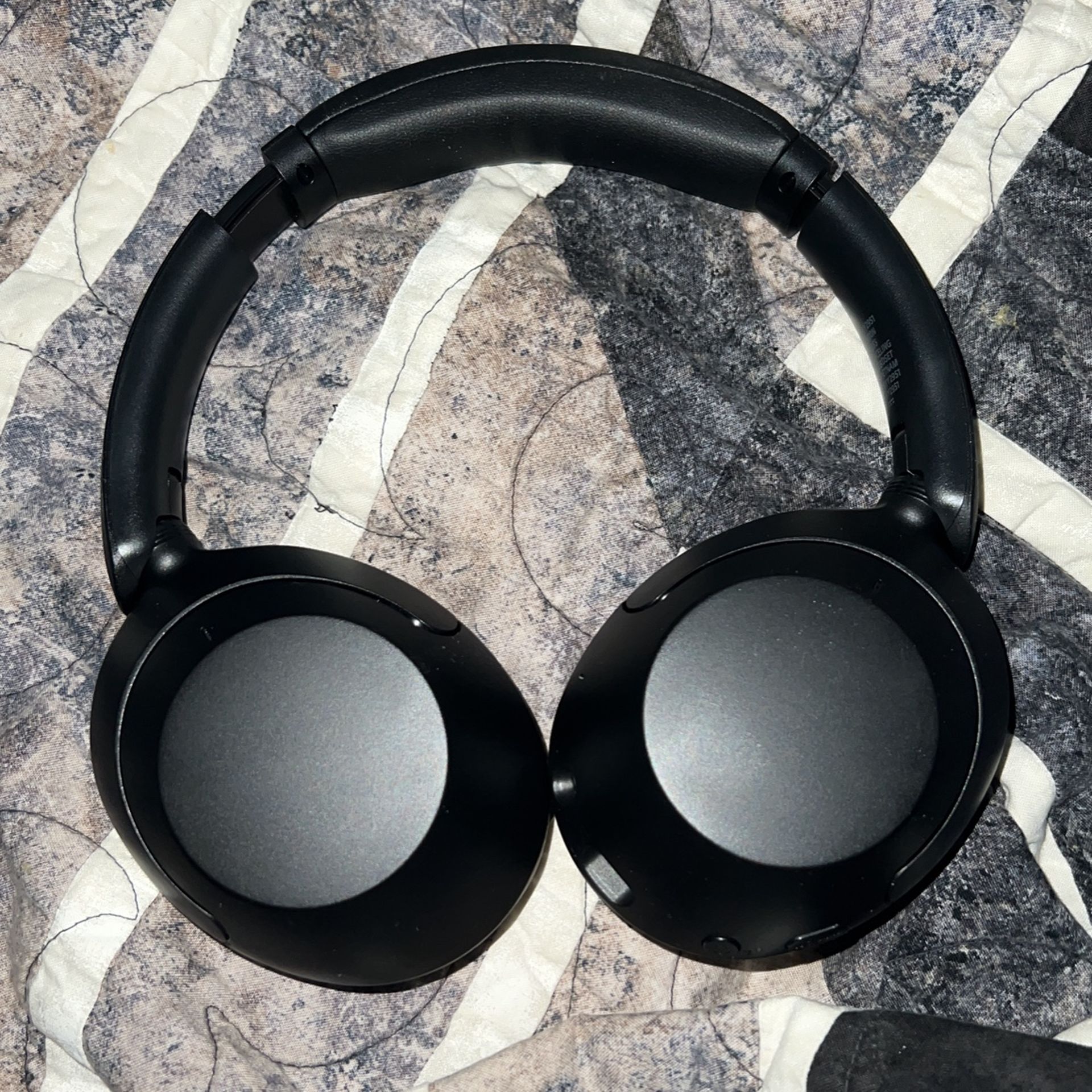 Sony WH1000X4 noise cancelling headphones