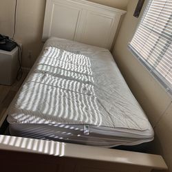 Twin bedframe (mattress not included)