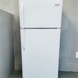 FRIGIDAIRE REFRIGERATOR FRIDGE EXCELLENT CONDITION AND VERY CLEAN 