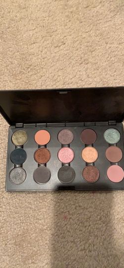 Mac cosmetics 15 eyeshadow with a palette