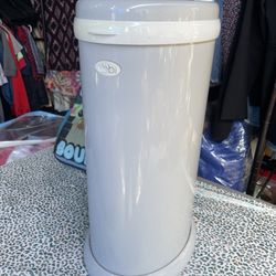 BEAUTIFUL UBBI STAINLESS STILL DIAPER PAIL ODOR GRAY COLOR 
