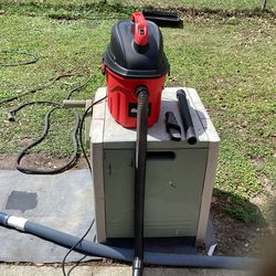Bauer 3  gallon wet dry vacuum