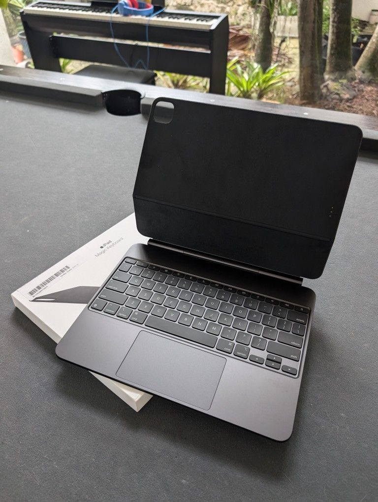 Magic Keyboard 13 Inch M4