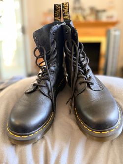 Dr. Martens Pascal Black Leather Boots – Women’s Size 8 – $85