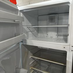 GE  Fridge New Display Model With Little Spray Pain Can Be Remove Work Great 