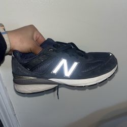 New balance 990v5 Size 4