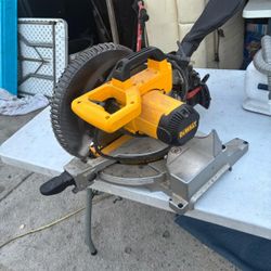 Sierra DeWalt Modelo DW713