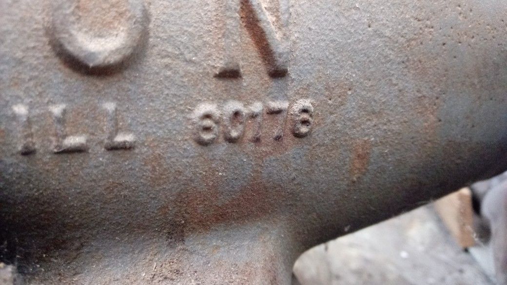 Massive Wilton 60176 swivel bench vise for Sale in Enumclaw, WA OfferUp