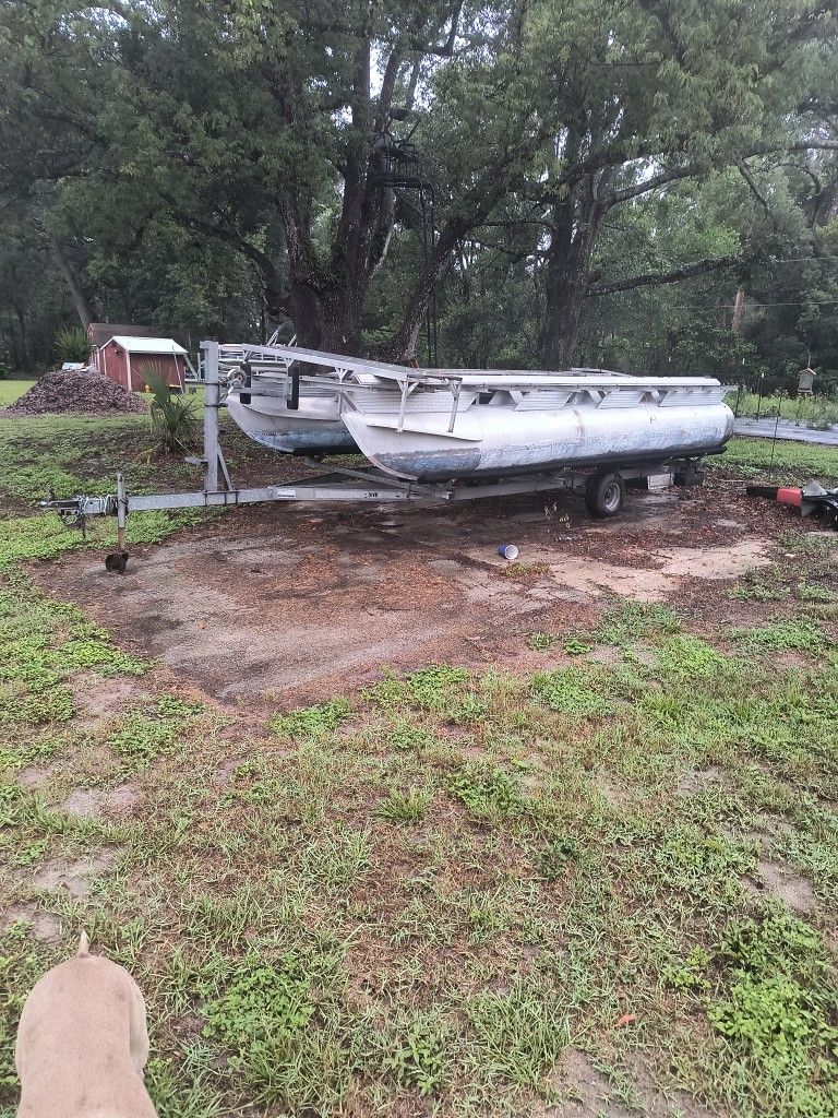 18ft Pontoon, Trailer and Costume bench seats.