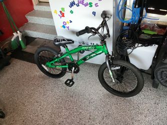 Mongoose BMX 18” bike in excellent condition this is a classic vintage model with all original parts.  Front and rear hand brakes, single speed drive 