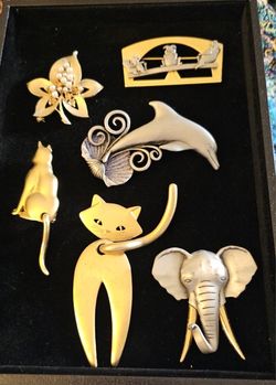 Vintage JJ Brooch Lot