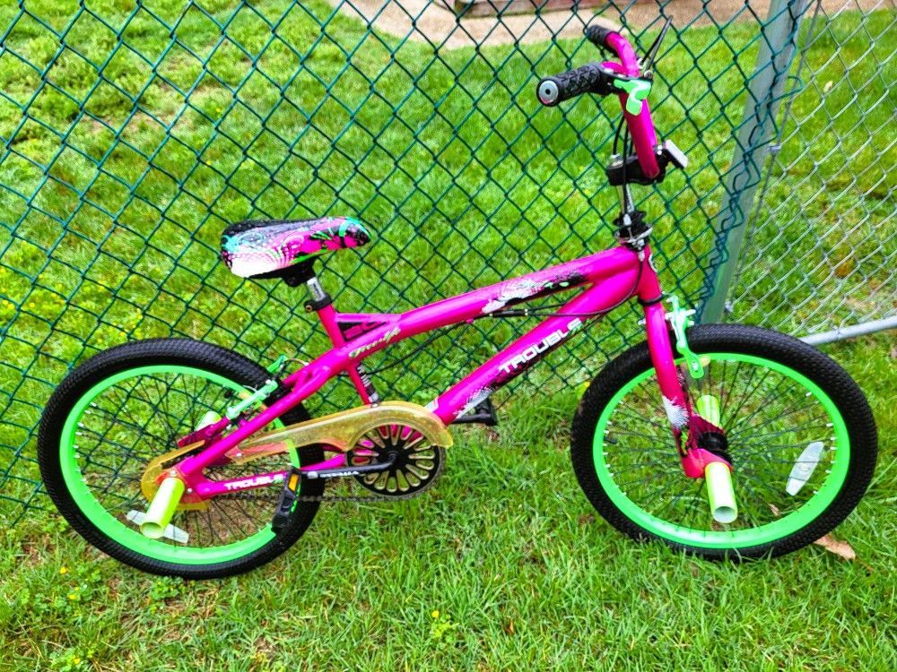 TROUBLE FREE STYLE 20 INCH - 360 DRGREE HANDLEBARS - DUAL HAND BRAKES - NICE