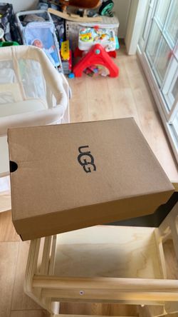 BRAND NEW Ugg Slippers