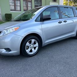 2014 Toyota Sienna L 