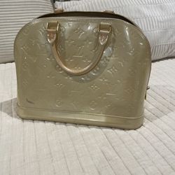 Authentic Louis Vuitton medium Alma Bag