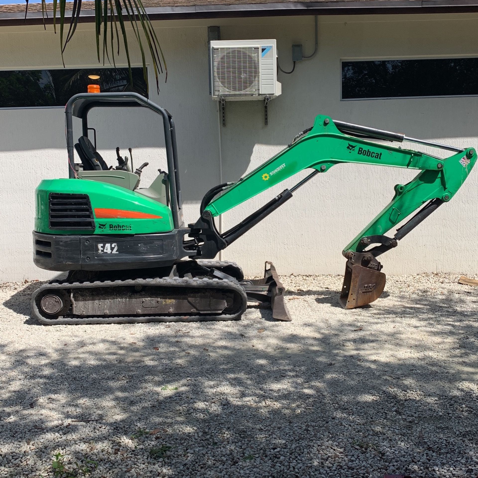 2016 Bobcat E42 9500 Lbs Mini Excavator