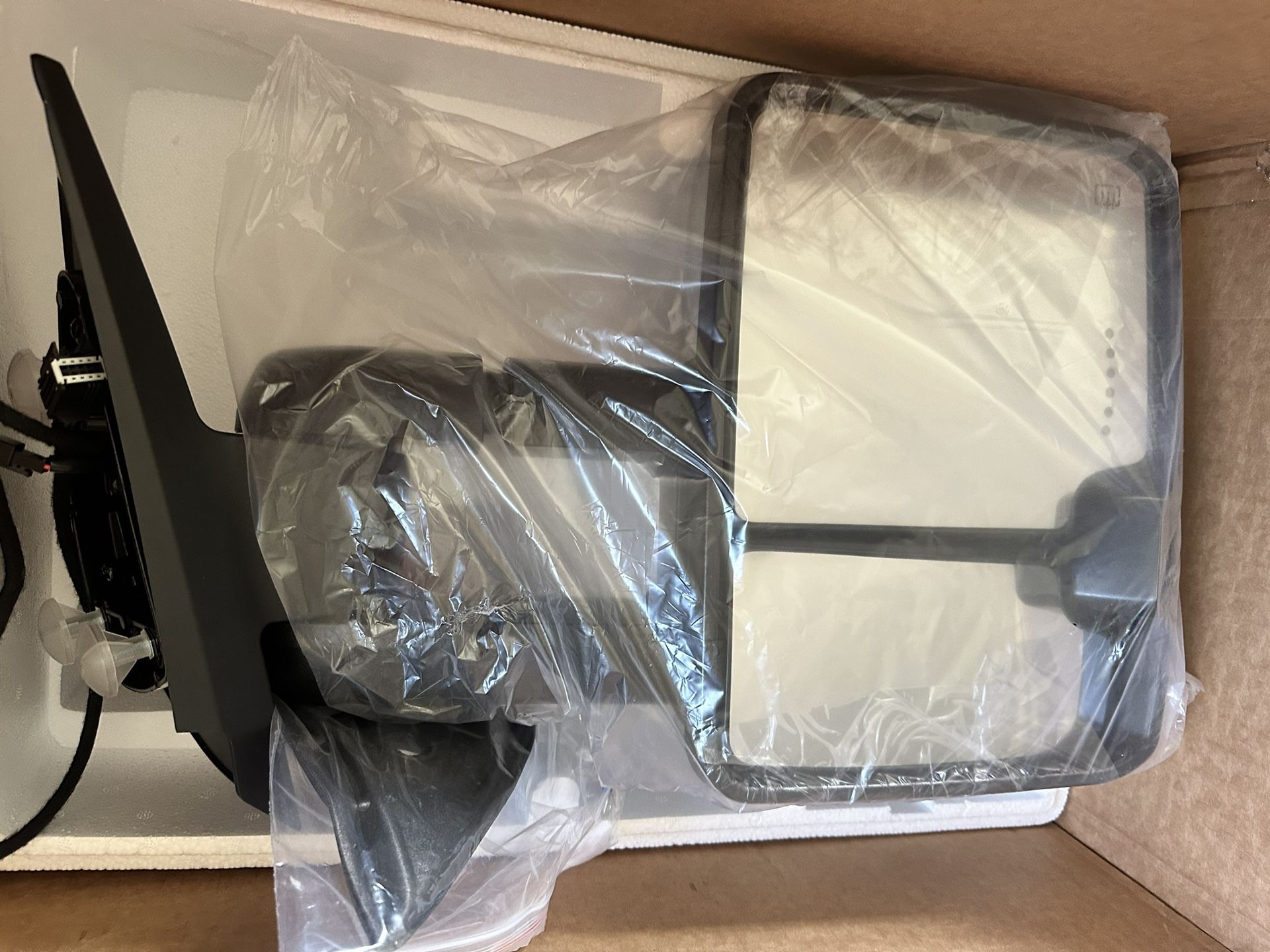 Mirrors For Chevy Silverado 2011-2014 on the right passenger side