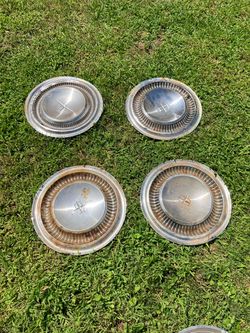 4  1970s or 80s Lincoln Continental hubcaps tire wheel covers