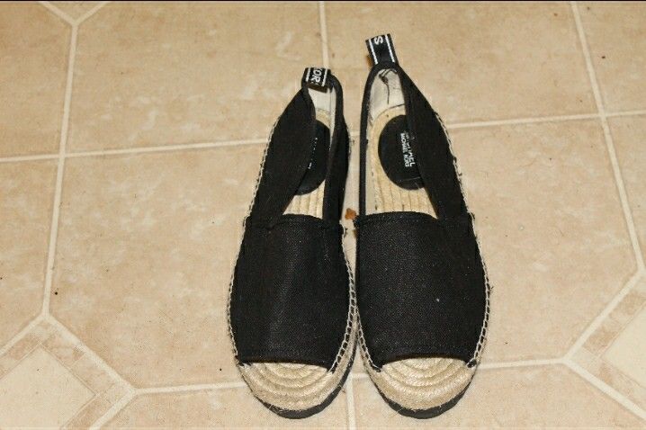 Michael Kors Size 10 Black Sandals