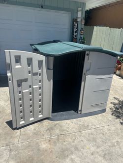Rubber maid plastic shed