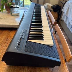 Yamaha Electric Keyboard