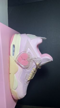 Air Jordan 4 “ Valentines “ size 8.5 women