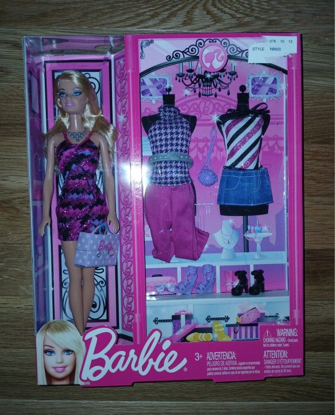 BARBIE Doll With 3 Outfits * New