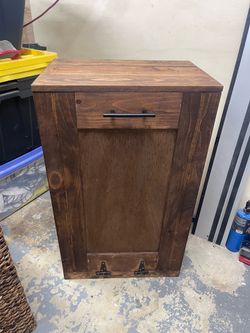Tilted trash can counsel