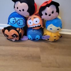 8 Large Tsum Tsum Characters 