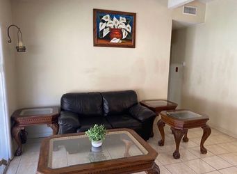 Table Set: Living Room (Fantastic Condition)