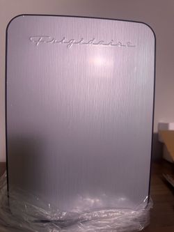 Frigidaire Retro Mini Fridge / Personal Cooler - Brand New / Open Box