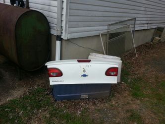 Cavalier Sunbird Trunk lid with spoiler came off 2001 Chevy Cavalier but we'll fit others