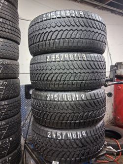 1 set of 4  275/40/R19 with 95% of tread or life  BRIDGESTONE BLIZZAK HABLAMOS ESPAN̈OL